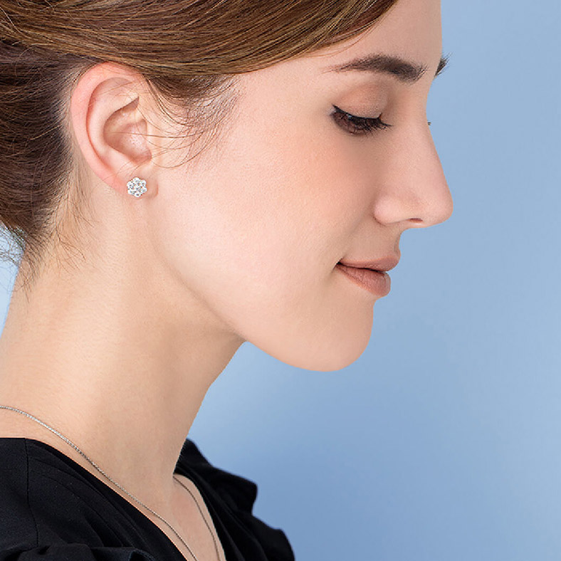 【似合うピアスの選び方】顔や耳の形、髪型に合わせた選び方のポイントとは?