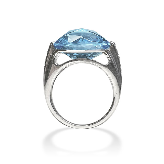   母なる海の力が宿る。3月の誕生石アクアマリンとは？