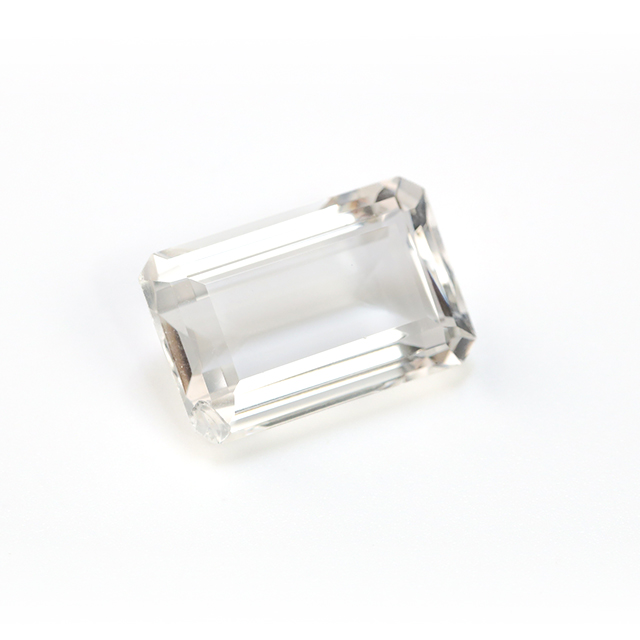 4月の誕生石、水晶（クリスタル）の意味や<br />石言葉をご紹介